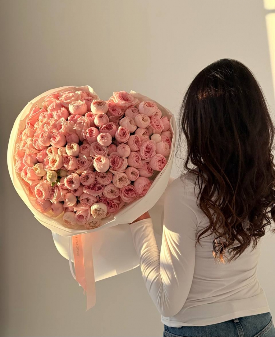 Exclusive heart shaped bouquet from peony type roses