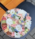 Box with French Macarons (L 25 cm)