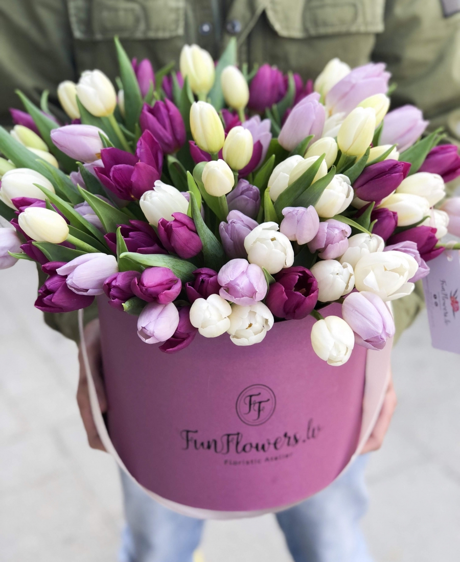 Box with tulips mix